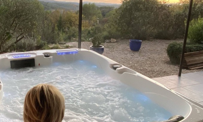 Entrecasteaux House | Bellevue EN Provence Gîte Avec Jacuzzi Privatif & Piscine Partagée