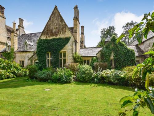 Inchbrook House | Bellhouse