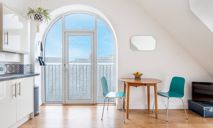 Mylor Churchtown Apartment | 'Bells Chapel' - Private Parking - A Hidden Gem!