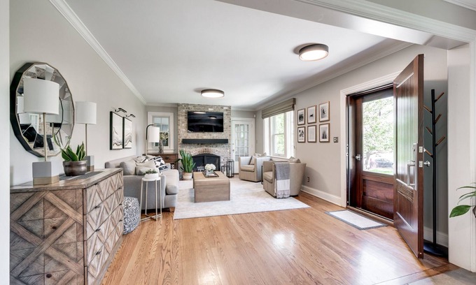 Belmont - Hillsboro House | Belmont Family Home: Walk to Park, restaurants, 10 min Downtown- Ideal Location!