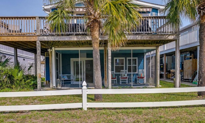 Garden City Apartment | Below Deck Beach House Walk to the Ocean!