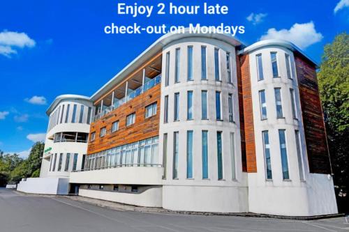 Crewe Apartment | Belvilla Crewe City Centre Lifestyle