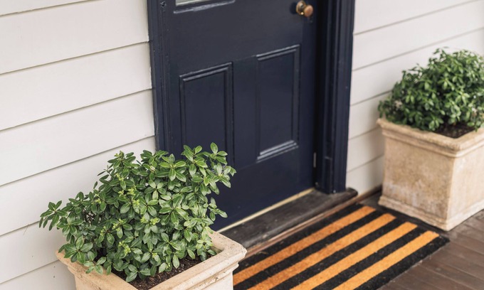 Queenscliff Hotel | Benambra Cottage