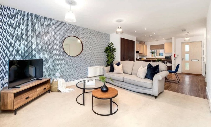 Hanley House | Berkley House Summary