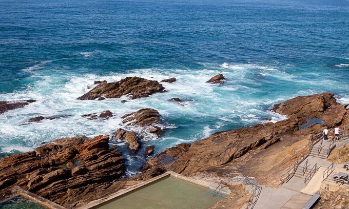 Bermagui House | Bermagui Breeze Holiday House 3 bedroom, 18-20 Mumbulla St, Bermagui