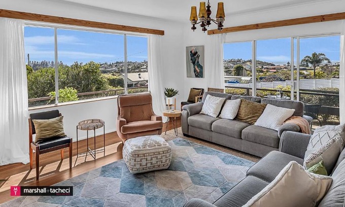 Bermagui House | Bermagui Breeze Holiday House 5 bedroom 18-20 Mumbulla Street - Bermagui