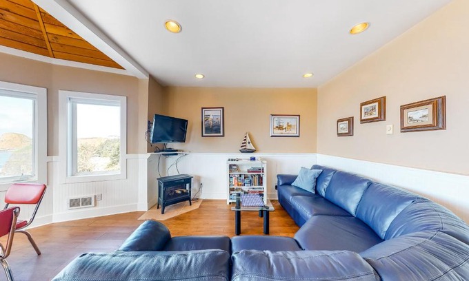 Oceanside Apartment | Berni's Ocean View Castle - The Crow's Nest