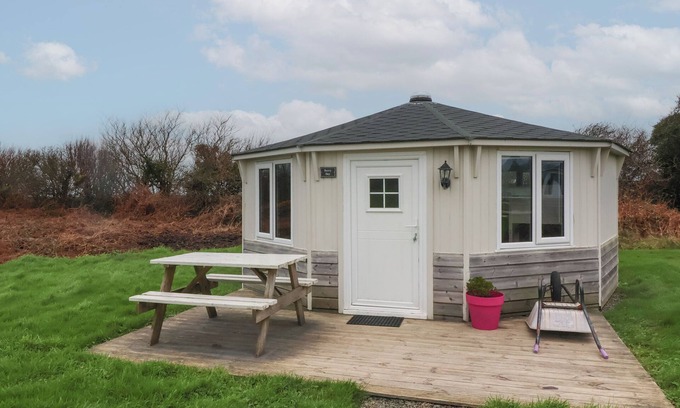 Hartland Cottage | BERRY BAY, with hot tub in Hartland