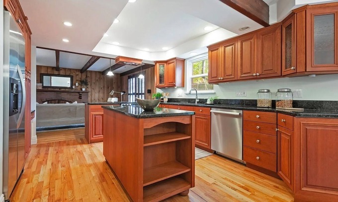 Cottonwood Heights House | best Location 4bdr 3bath, 1GbWi-Fi, Not a basement 30+Day rental
