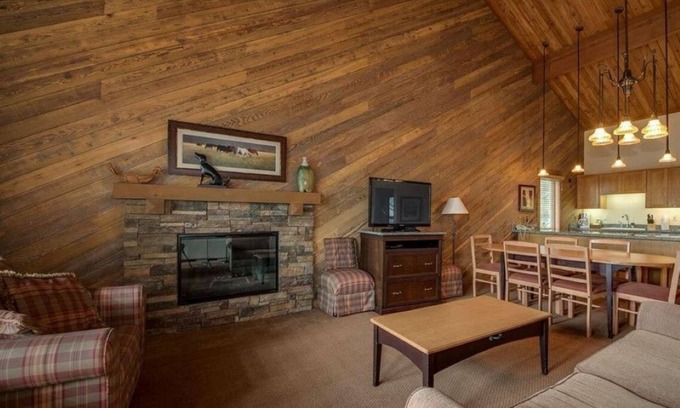 Bend Condo | Best Location and layout at 7th Mountain 1024 SF 2 Bed/2 Bath - Pet Friendly