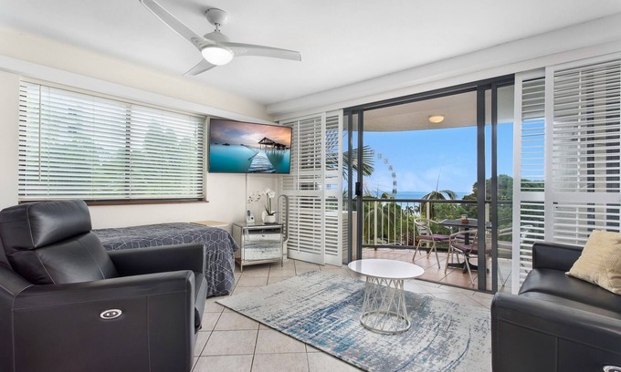 Cairns Central Business District Apartment | Best Location in Cairns - Ocean Views