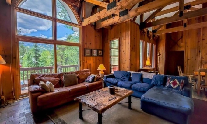 Weisshorn House | BEST LOCATION IN TOWN! JUST OFF MAIN STREET - WALK TO GONDOLA AND RESTAURANTS!