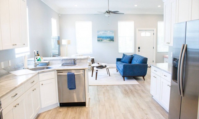 Thunderbolt House | Best-of-Both-Worlds Bungalow!