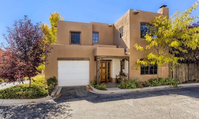 Northeast Santa Fe House | Best of Both Worlds: Quiet Oasis near Santa Fe Plaza