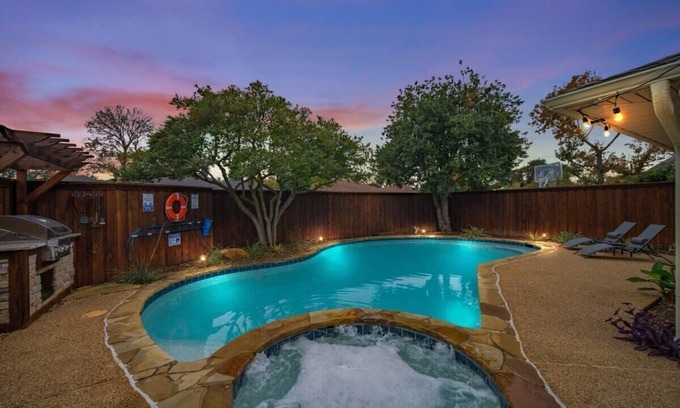 Buckingham House | Best of Richardson | 5BD/3BA with Pool, Patio, BBQ