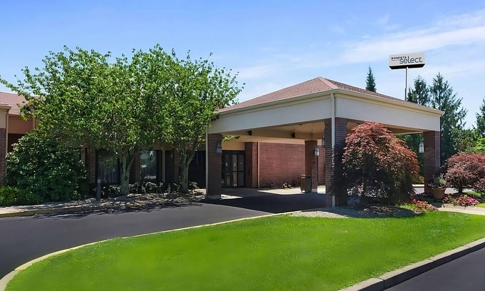 Middletown Hotel | Best Value, Quality Stay! Short Drive to Inter' Tennis Hall of Fame & Downtown