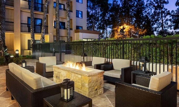 Laguna Hills Hotel | Best Value, Quality Stay! 2 Pet friendly Modern Units Near Newport Sports Museum