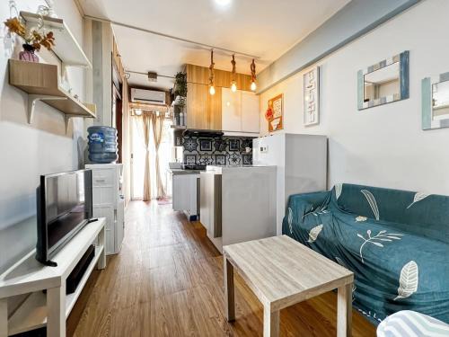 Old Jakarta Apartment | BEST View 2BR Apt Pluit Pool WiFi & Netflix