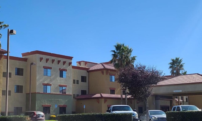 Hesperia Hotel | Best Western Hesperia-Victorville Suites