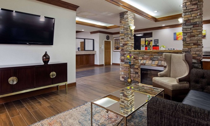 Byron Hotel | Best Western Inn & Suites