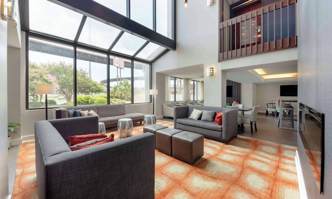 North Loop Hotel | Best Western Plus Austin Central
