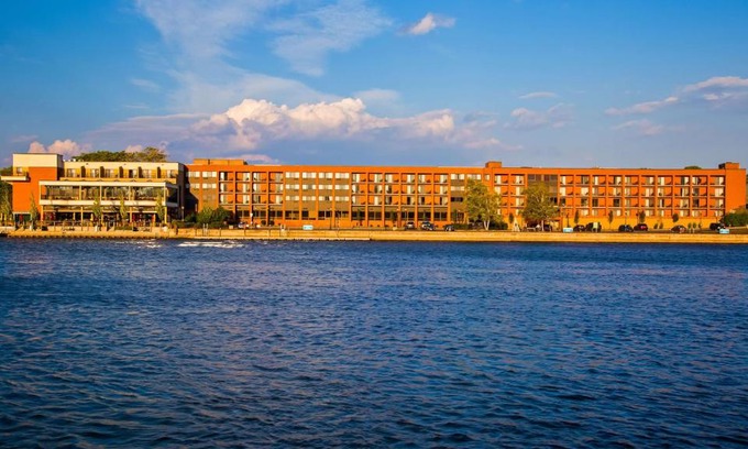 Oswego Hotel | Best Western Plus Oswego Hotel and Conference Center