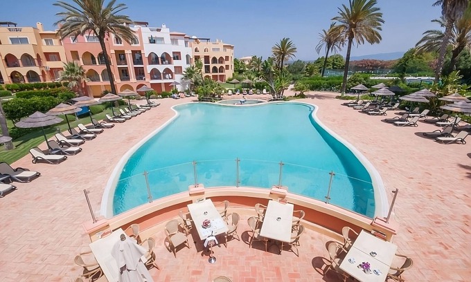 Meia Praia Hotel | Better Choice for your Vacation! Garden View, Full Kitchen, Swimming Pool!