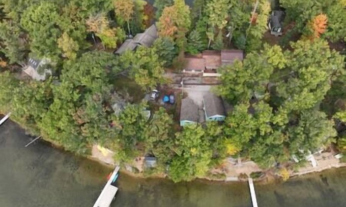 Mayfield Cabin | Betty's Hideout /Nautical Cabin! 2 Bed,1 Bath Shared Beachfront on Spider Lake