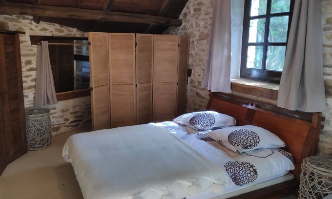 Curvalle House | Between charm and relaxation with its jacuzzi.