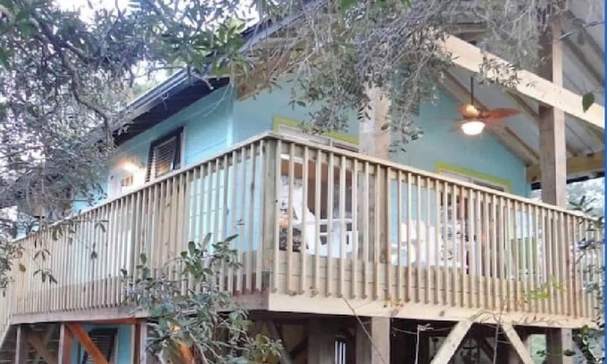 St. George Island Cottage | Between Sep 27 & Oct 3 ONLY 150.00 p/nt! Cute, clean, fun cottage. Fenced/gated!
