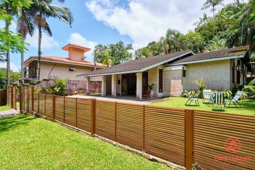 Pedra Verde House | BH36. Casa na Domingas Dias Pertinho da Praia