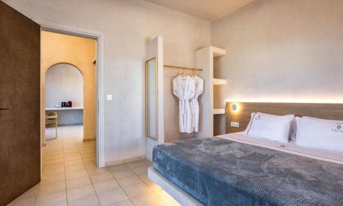Karterados Apartment | BH584 - C - Suite Santorini