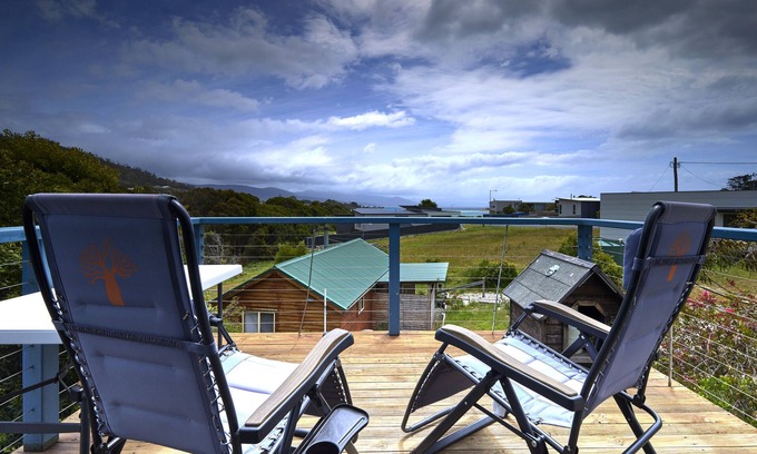 Bicheno House | BICHENO BEACH HOUSE with Spa Bath