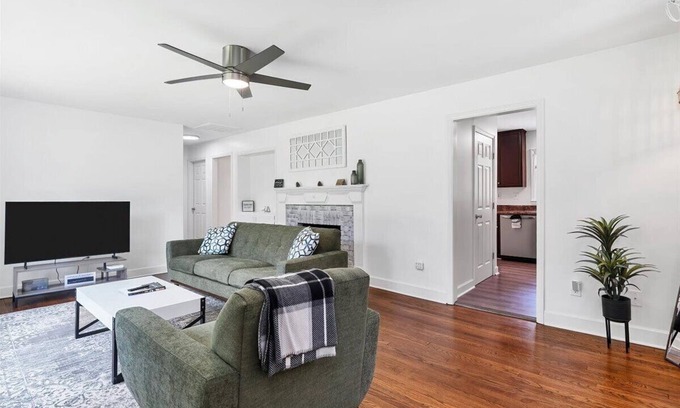West Southern Pines House | Bicycle Lane Bugalow- nestled between golfing and equestrian communities