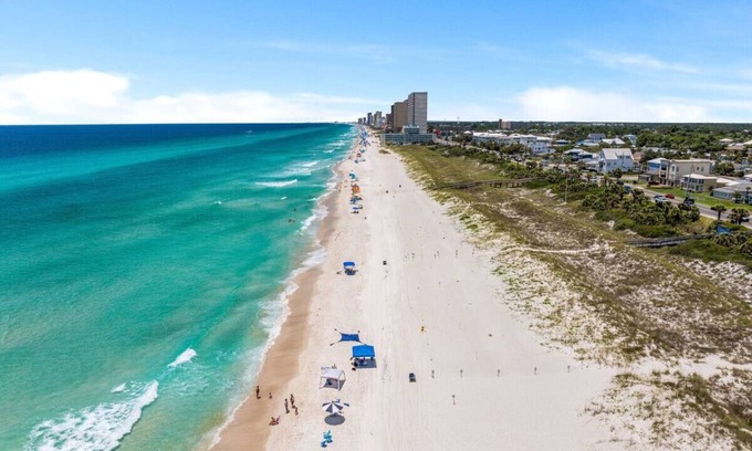 Bid-a-wee Beach House | Bid-A-Wee Beach House + Studio +Pool: Sleeps 12!