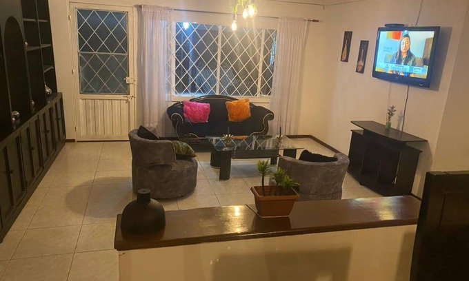 Fontibon Apartment | ¡bienvenido a Nuestra Acogedora Casa Dorada!