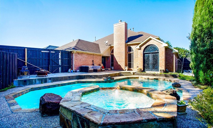 Hunters Glen House | Big 5 Bed/3 Bath LUXE Home Pool Spa West Plano