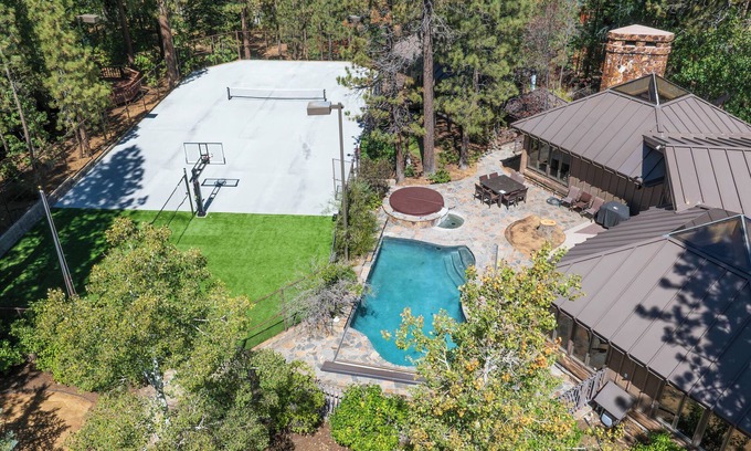 Evergreen Estates House | Big Bear Breakaway, pool, hot tub, basketball and more!