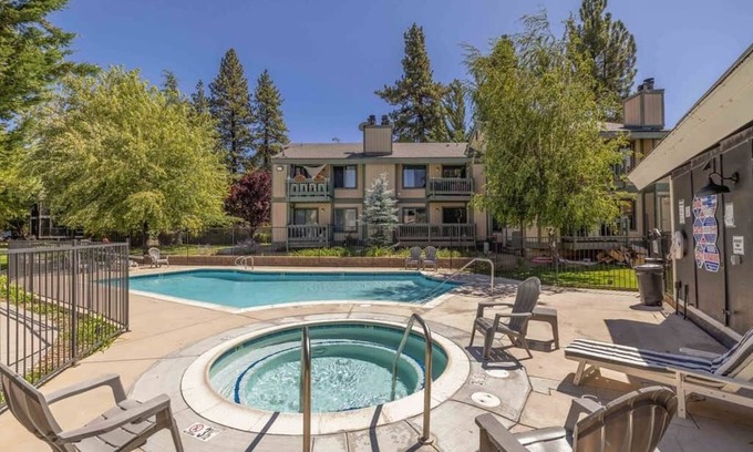 Boulder Bay Condo | Big Bear Getaway Steps to Lake