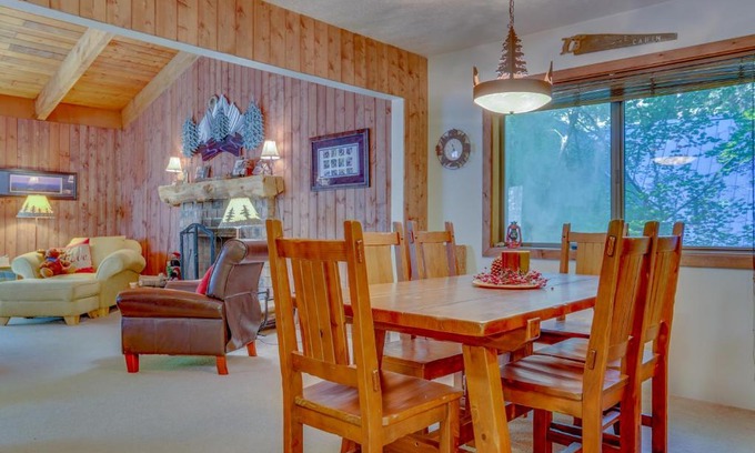 Rhododendron House | Big Bear River Retreat