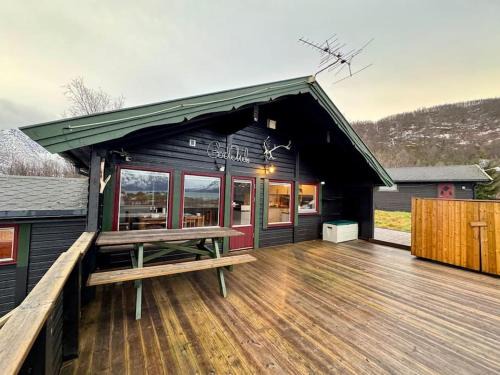 Jægervatnet House | Big cabin in Lyngen Fjords