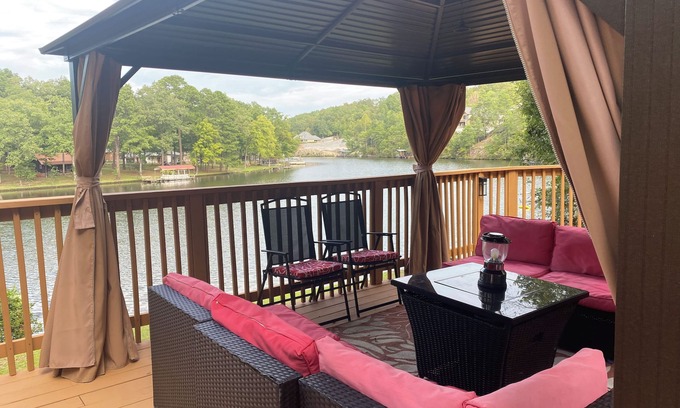 Mid America House | BIG FALL SALE! - book now for Amazing deal for 2025. Nights as low as 400!