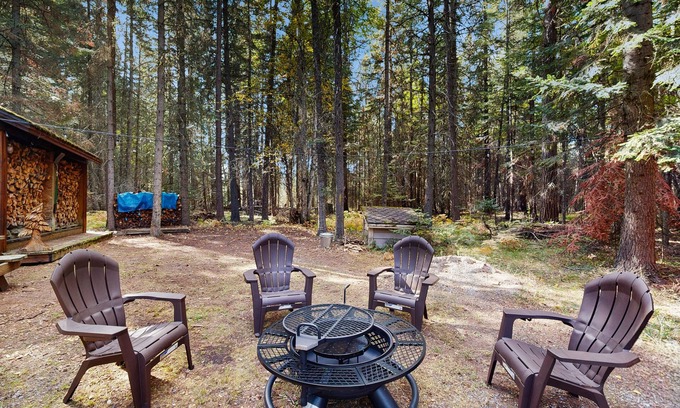 Bigfork House | Big Fork rustic loft cabin with forest views, WiFi, 5 miles to Flathead Lake
