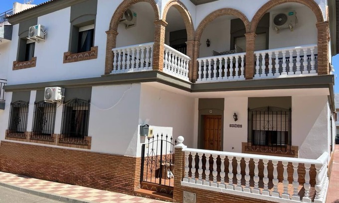 La Victoria House | big house with pool