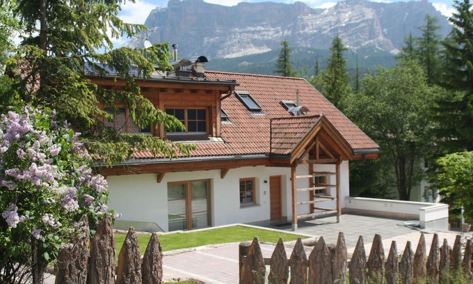 La Villa Ski Chalet | Big, open plan, family friendly chalet near to walks, cycling & local amenities