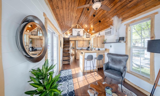 Draper Cabin | Big Profile, Tiny Mtn Cabin