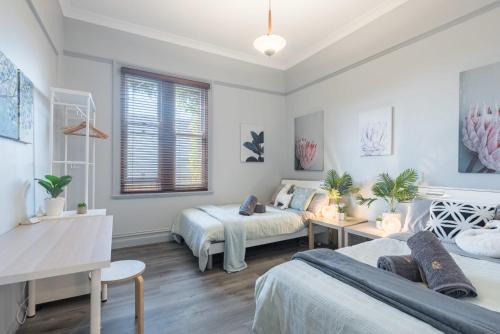 Burwood House | Big Quadruple Room - Nearby Station and Park - Close to Chinatown - Shared Bathroom