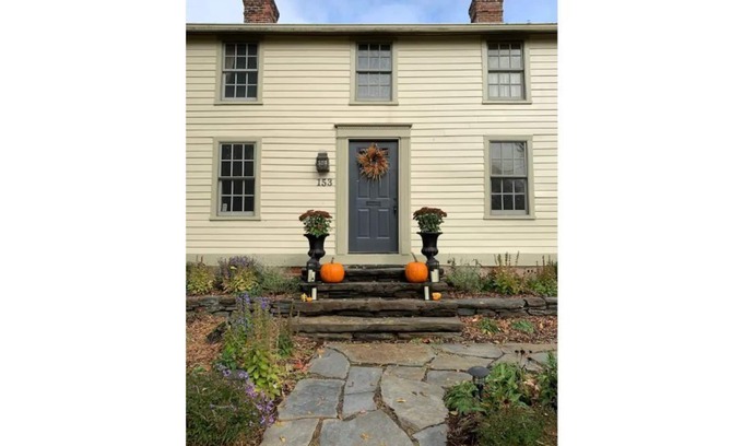 Northampton Apartment | Birch Suite- 2nd Floor Apartment with Kitchenette in front of Smith College
