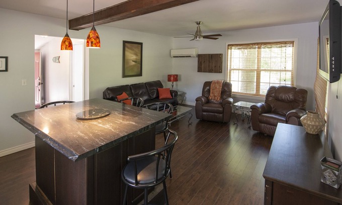 Leamington Cottage | Bird's Nest at Hillman Marsh - Cute cozy cottage - WIFI now available!