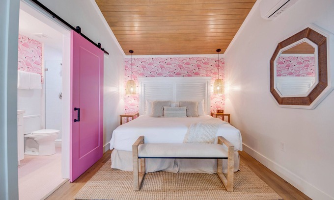 Historic Seaport Apartment | Birds of a Feather at Custom House Inn | Perfect Spot On Duval!